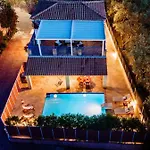 Rosemarie - Luxurious With Pool Just Steps Away From The Sea By Mana Gers Vila