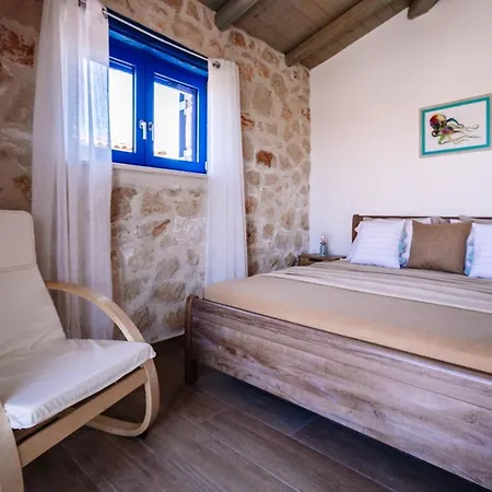 Rosemarie Villa *