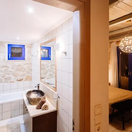 Rosemarie - Luxurious With Pool Just Steps Away From The Sea By Mana Gers