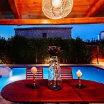 Rosemarie - Luxurious With Pool Just Steps Away From The Sea By Mana Gers Villa *