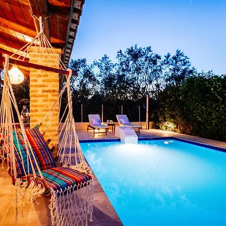 Rosemarie - Luxurious With Pool Just Steps Away From The Sea By Mana Gers * Psarou (Zakynthos)