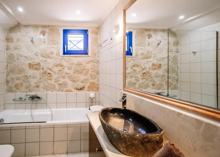 Rosemarie - Luxurious With Pool Just Steps Away From The Sea By Mana Gers * Psarou (Zakynthos)