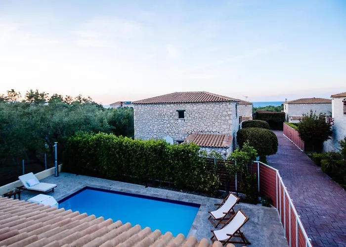 Rosemarie - Luxurious With Pool Just Steps Away From The Sea By Mana Gers Vila