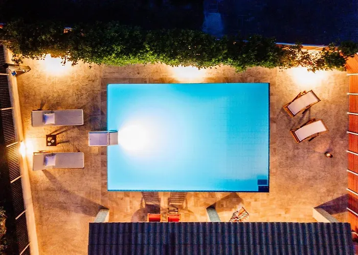 Rosemarie - Luxurious With Pool Just Steps Away From The Sea By Mana Gers Vila