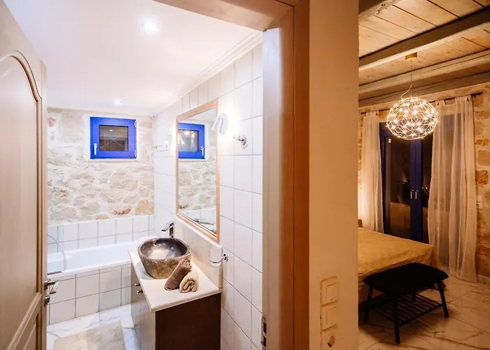 Rosemarie - Luxurious With Pool Just Steps Away From The Sea By Mana Gers