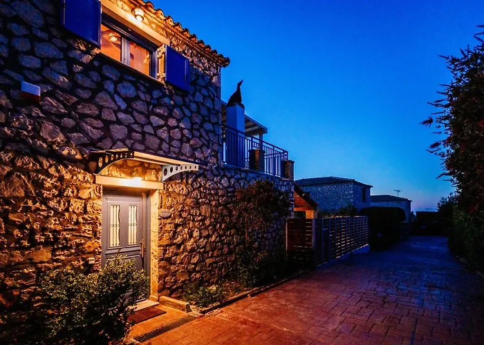 Rosemarie - Luxurious With Pool Just Steps Away From The Sea By Mana Gers