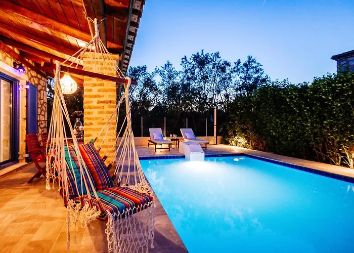 Rosemarie - Luxurious With Pool Just Steps Away From The Sea By Mana Gers * Psarou (Zakynthos)