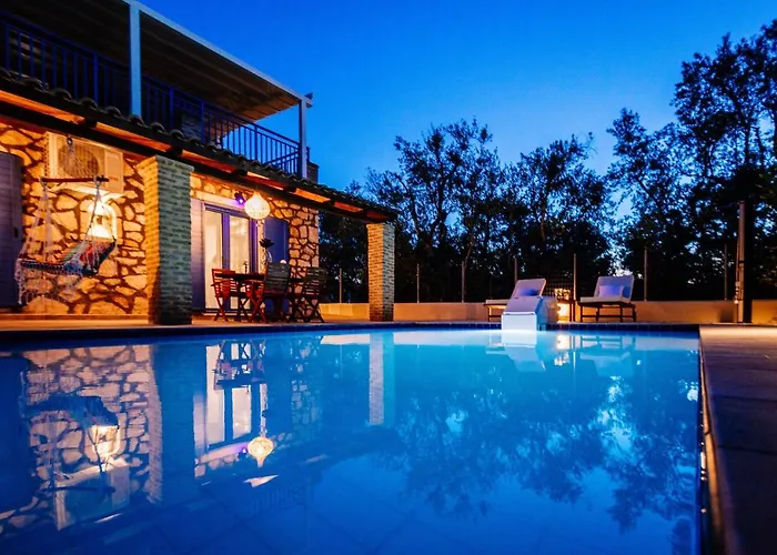 Rosemarie - Luxurious With Pool Just Steps Away From The Sea By Mana Gers Vila *