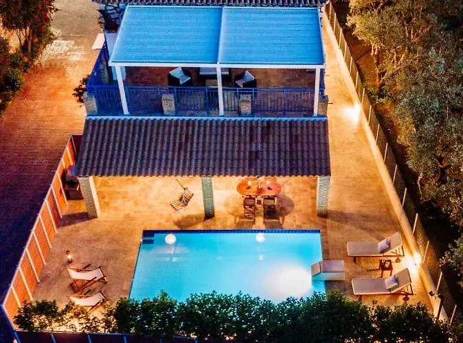 Rosemarie - Luxurious With Pool Just Steps Away From The Sea By Mana Gers Vila