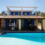 Rosemarie - Luxurious With Pool Just Steps Away From The Sea By Mana Gers * Psarou (Zakynthos)
