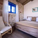 Rosemarie - Luxurious With Pool Just Steps Away From The Sea By Mana Gers Vilă *
