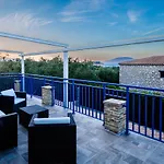 Rosemarie - Luxurious With Pool Just Steps Away From The Sea By Mana Gers * Psarou (Zakynthos)