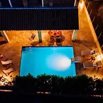 Willa Rosemarie - Luxurious With Pool Just Steps Away From The Sea By Mana Gers Psarou (Zakynthos)