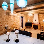 Rosemarie - Luxurious With Pool Just Steps Away From The Sea By Mana Gers