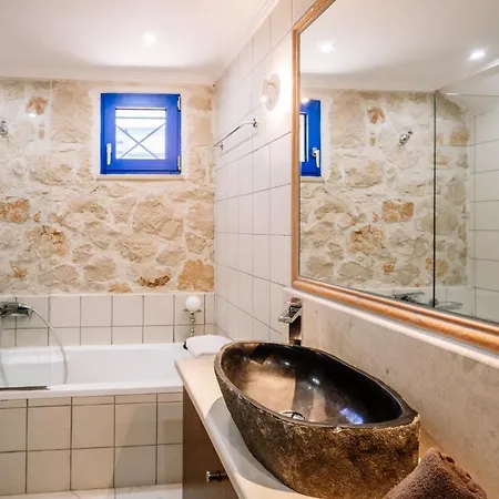 Rosemarie - Luxurious With Pool Just Steps Away From The Sea By Mana Gers * Psarou (Zakynthos)