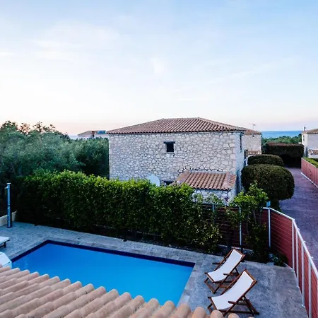 Rosemarie - Luxurious With Pool Just Steps Away From The Sea By Mana Gers Villa
