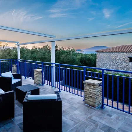 Rosemarie - Luxurious With Pool Just Steps Away From The Sea By Mana Gers * Psarou (Zakynthos)