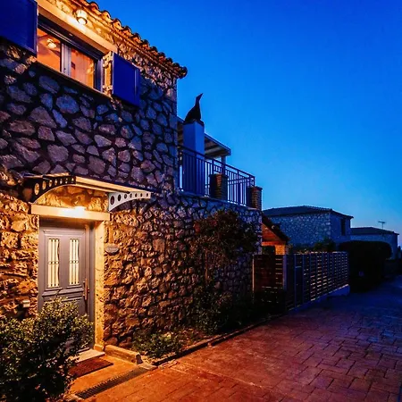 Rosemarie - Luxurious With Pool Just Steps Away From The Sea By Mana Gers