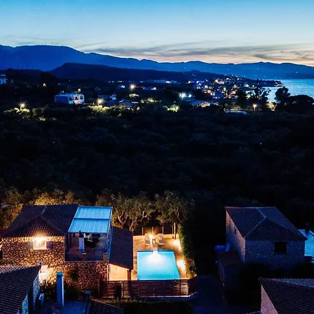 Vilă Rosemarie - Luxurious With Pool Just Steps Away From The Sea By Mana Gers