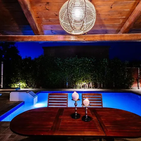 Villa Rosemarie - Luxurious With Pool Just Steps Away From The Sea By Mana Gers *