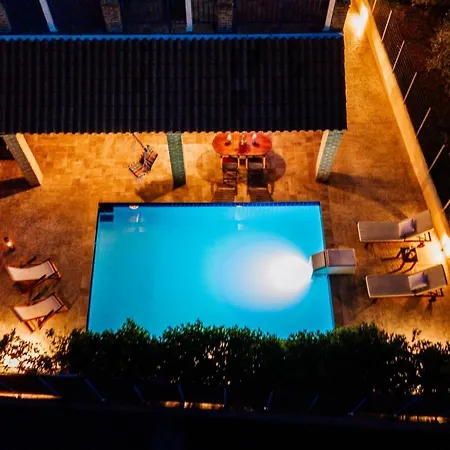 Villa Rosemarie - Luxurious With Pool Just Steps Away From The Sea By Mana Gers Psarou (Zakynthos)